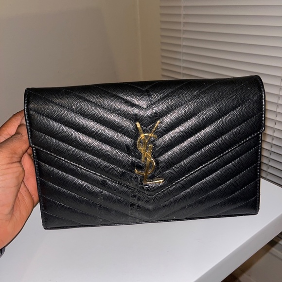 Cassandre Envelope Chain Wallet in Grain De Poudre Leather - Picture 2 of 9